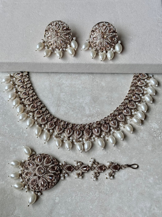 Bisma Necklace Set - White