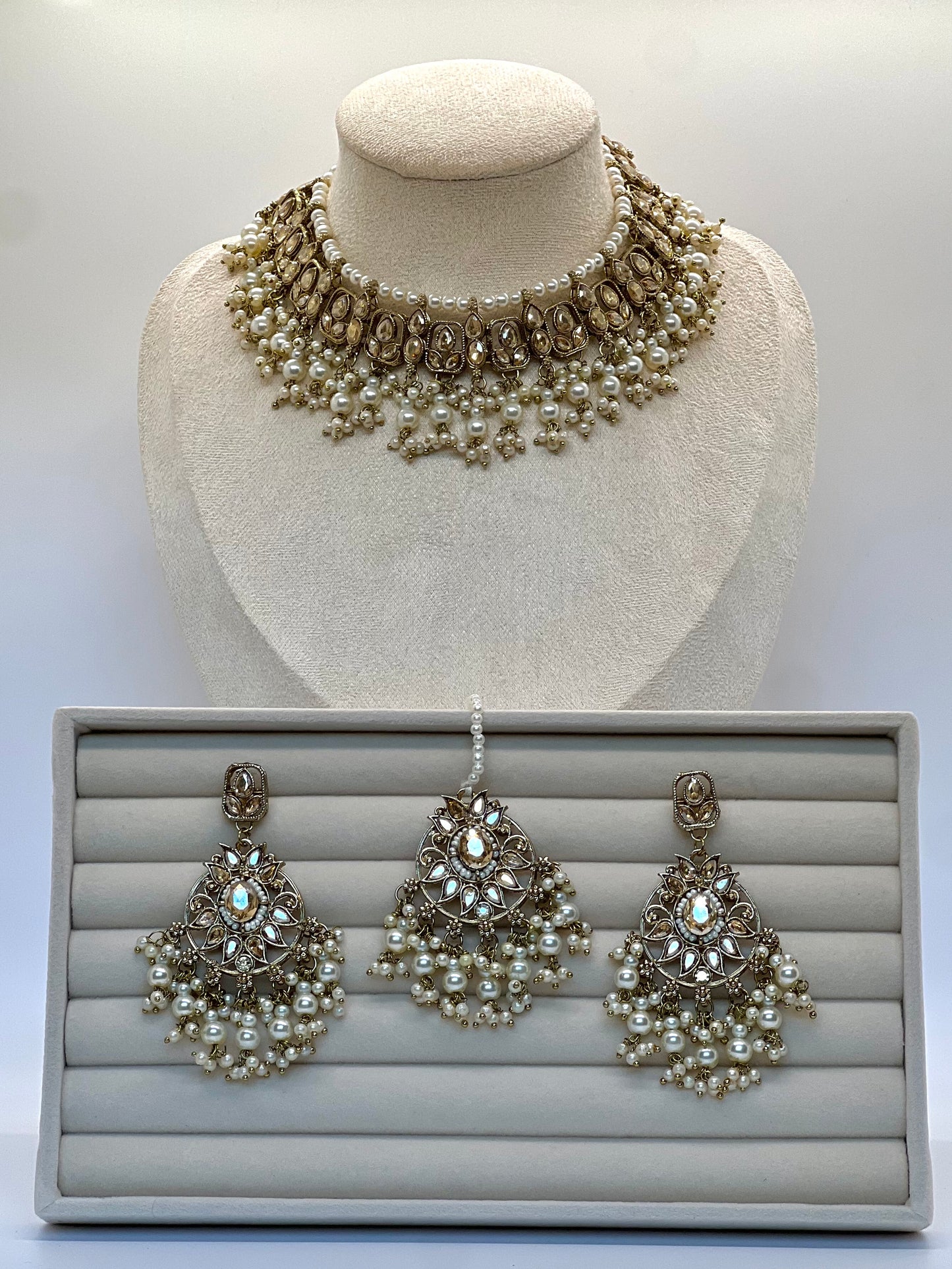 Meera Necklace Set - Golden