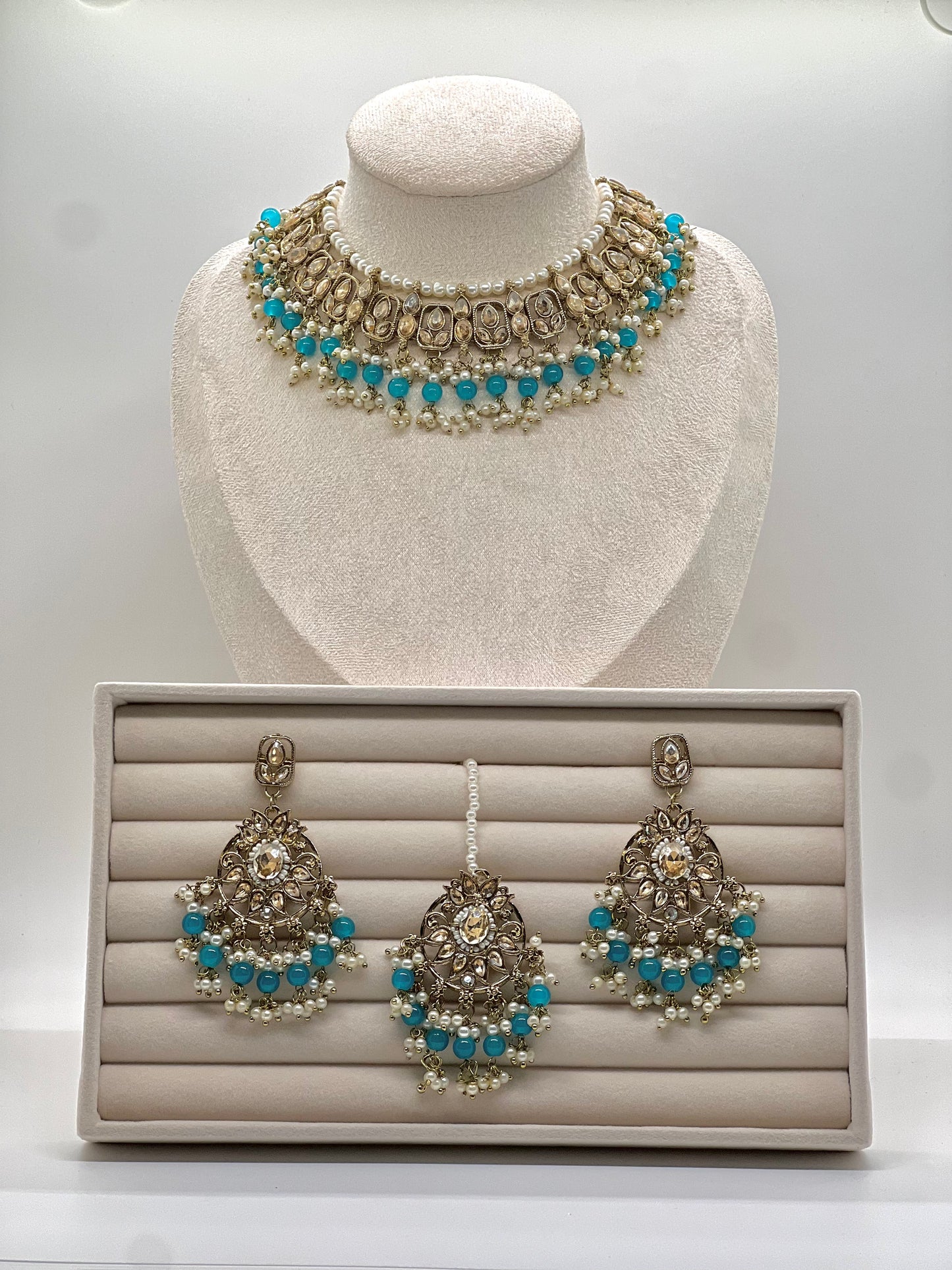 Meera Necklace Set - Golden