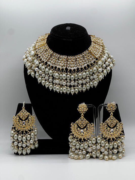 Noor Necklace set with Earrings and Tikka